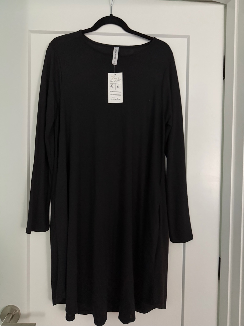 Zenana Outfitters Black Long-Sleeve Swing Dress